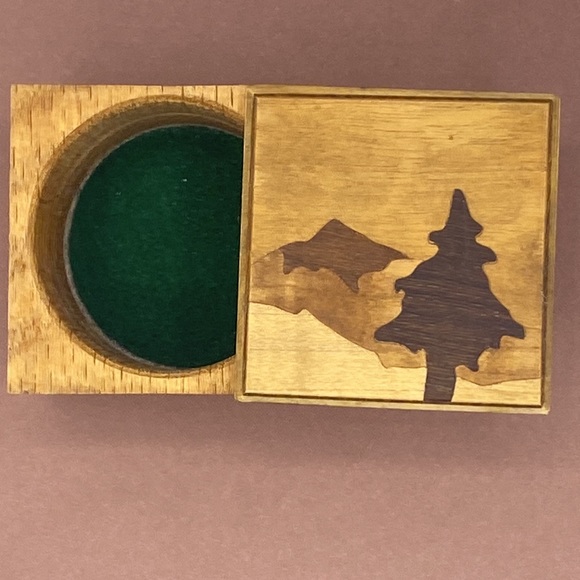 Beautiful Tree And Mountain Inlay Trinket Box - Picture 3 of 5
